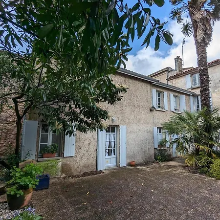 Cosy Avec Jardin Clos, Terrasse Et Piscine A Proximite, Ideal Pour Famille Et Detente - Fr-1-653-254